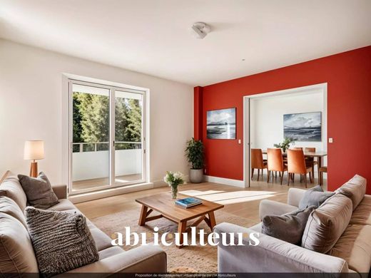 Apartment in Belleville, Père-Lachaise, Ménilmontant, Paris