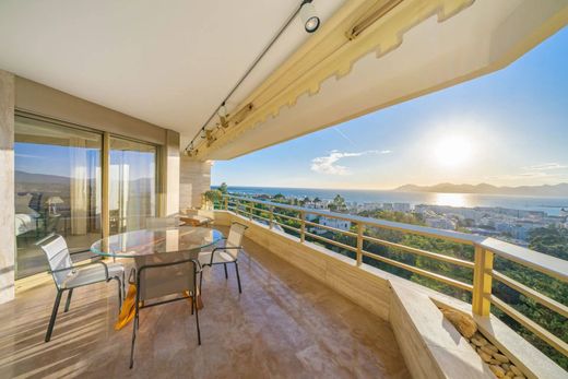 Apartment / Etagenwohnung in Cannes, Alpes-Maritimes