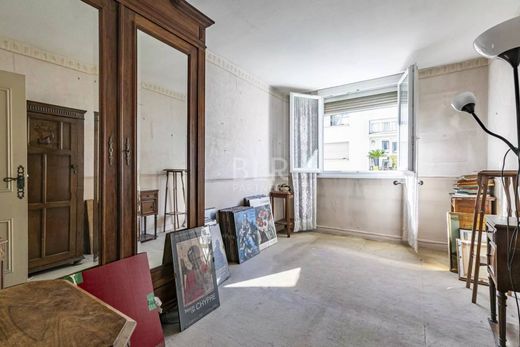 Appartement à Montmartre, Abbesses, Grandes-Carrières, Paris
