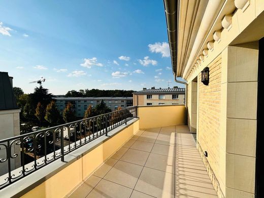Clamart, Hauts-de-Seineのアパートメント