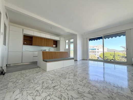 Apartment / Etagenwohnung in Nizza, Alpes-Maritimes