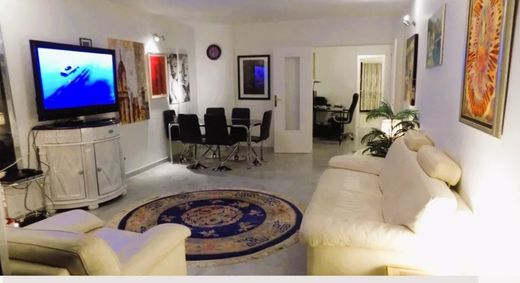 Apartment / Etagenwohnung in Cannes, Alpes-Maritimes