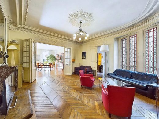 Apartment / Etagenwohnung in Canal Saint Martin, Château d’Eau, Porte Saint-Denis, Paris