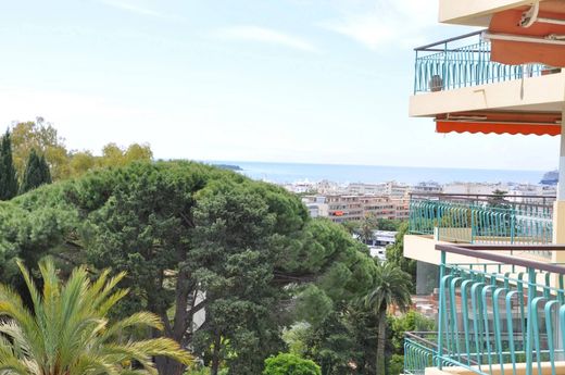 Apartment / Etagenwohnung in Cannes, Alpes-Maritimes