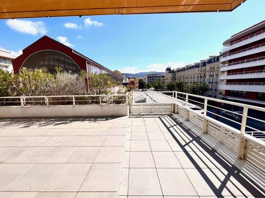 Apartment / Etagenwohnung in Nizza, Alpes-Maritimes