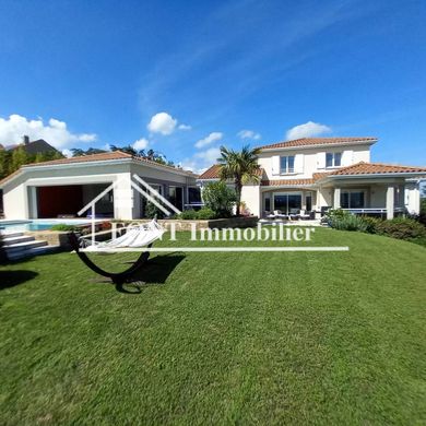 Luxe woning in Cellieu, Loire