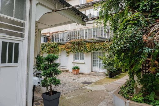 Apartment in Champs-Elysées, Madeleine, Triangle d’or, Paris