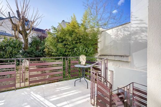 Apartment in Asnières-sur-Seine, Hauts-de-Seine