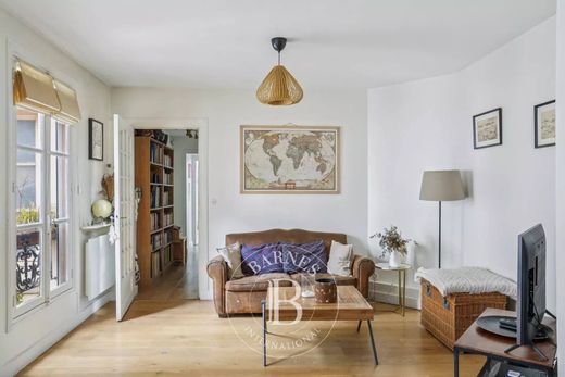 Apartment in Canal Saint Martin, Château d’Eau, Porte Saint-Denis, Paris