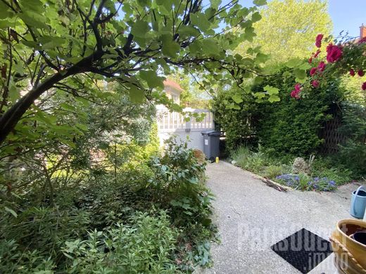 Luxury home in Suresnes, Hauts-de-Seine