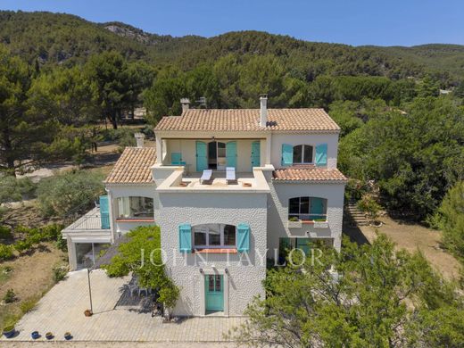 Luxury home in Saint-Zacharie, Var