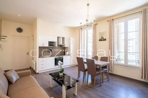 Apartment / Etagenwohnung in Cannes, Alpes-Maritimes