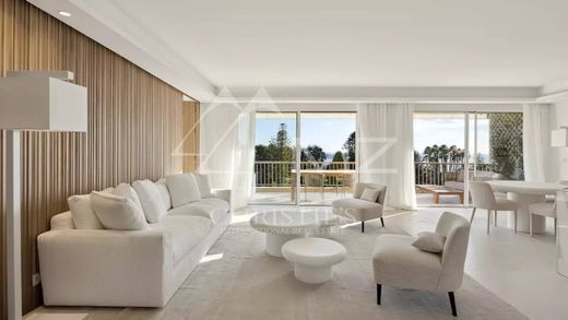 Apartment / Etagenwohnung in Cannes, Alpes-Maritimes