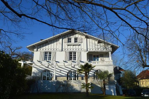 Salies-de-Béarn, Pyrénées-Atlantiquesの高級住宅