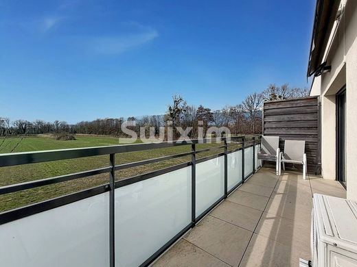 Apartment / Etagenwohnung in Ornex, Ain