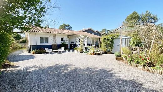 Luxury home in Saubion, Landes