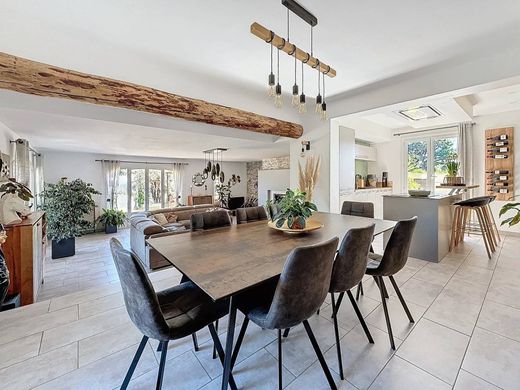 Luxury home in La Gaude, Alpes-Maritimes