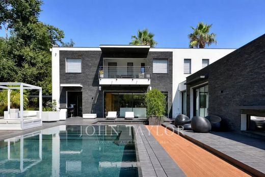 Luxury home in Bouliac, Gironde
