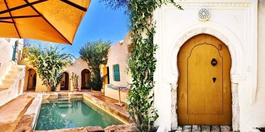 Albergo a Djerba, Mu‘tamadīyat Ḩawmat as Sūq