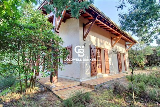 Luxury home in Pyla sur Mer, Gironde