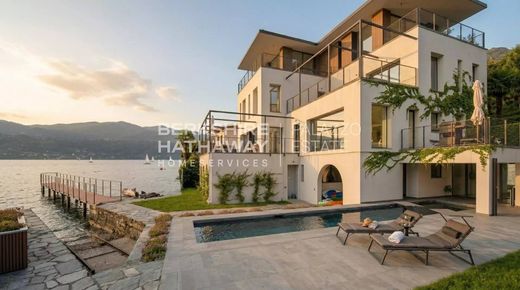 Villa a Angera, Varese