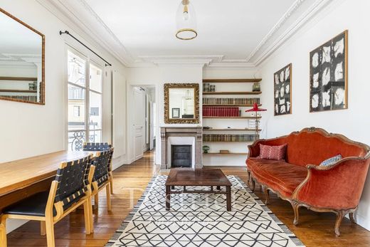Apartment in Tour Eiffel, Invalides – Ecole Militaire, Saint-Thomas d’Aquin, Paris