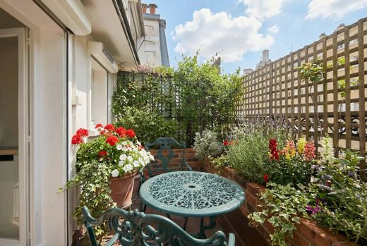 Duplex in Saint-Germain, Odéon, Monnaie, Paris