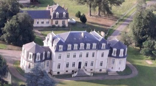 Kasteel in Chazemais, Allier