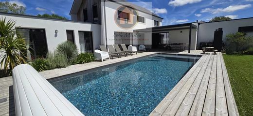 Элитный дом, Bizanos, Pyrénées-Atlantiques