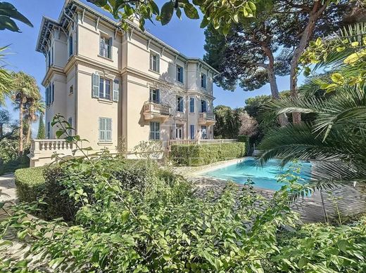 Antibes, Alpes-Maritimesのアパートメント