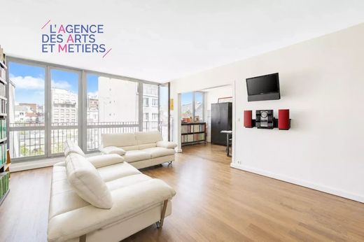 Apartment in Belleville, Père-Lachaise, Ménilmontant, Paris