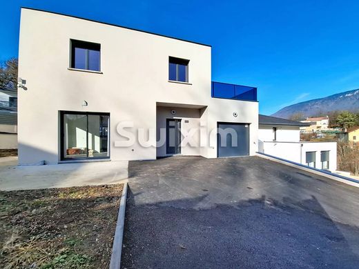 Luxus-Haus in Valserhône, Ain