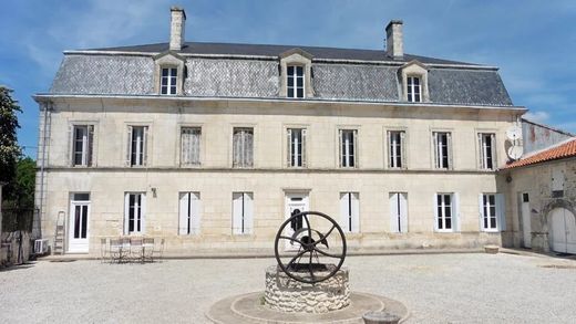 Rural or Farmhouse in Meschers-sur-Gironde, Charente-Maritime