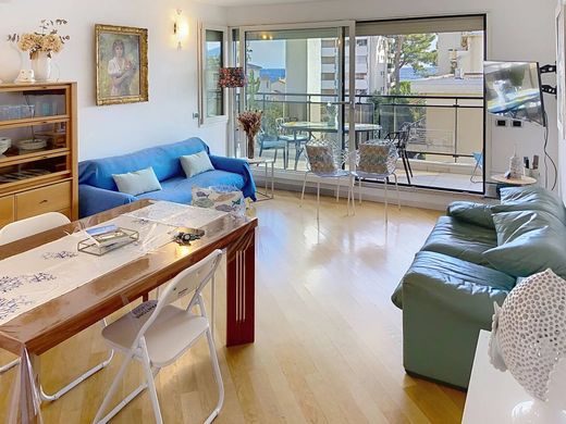 Apartment / Etagenwohnung in Cannes, Alpes-Maritimes