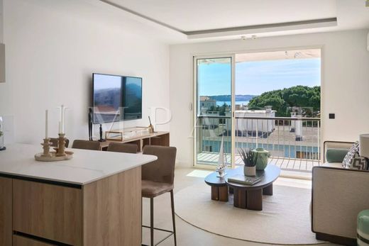 Apartment / Etagenwohnung in Cannes, Alpes-Maritimes