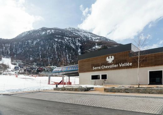 Serre Chevalier, Hautes-Alpesのアパートメント