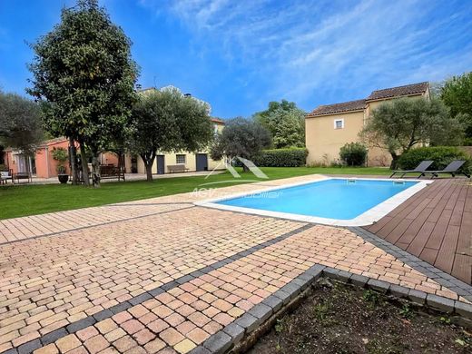 Luxus-Haus in Barjac, Gard