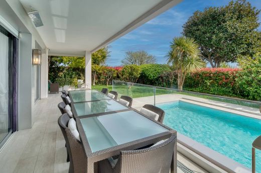 Apartment / Etagenwohnung in Vallauris, Alpes-Maritimes