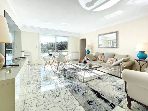 Apartment / Etagenwohnung in Le Cannet, Alpes-Maritimes