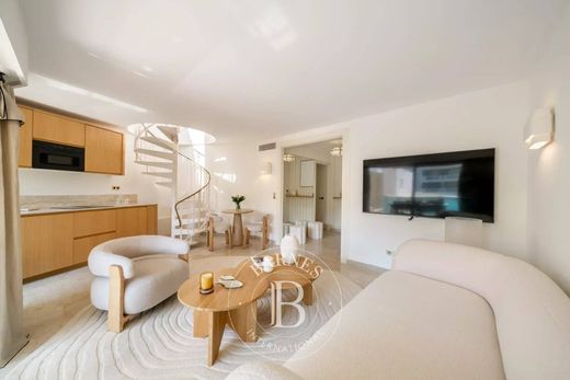 Apartment / Etagenwohnung in Cannes, Alpes-Maritimes