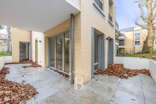 Apartment / Etagenwohnung in Le Chesnay, Yvelines