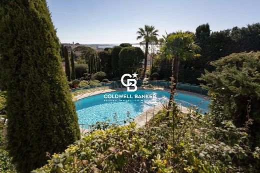 Apartment / Etagenwohnung in Cannes, Alpes-Maritimes