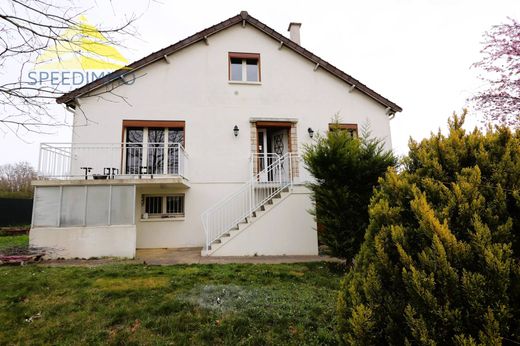 Luxus-Haus in Périgny, Val-de-Marne