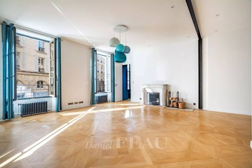 Apartment in Saint-Germain, Odéon, Monnaie, Paris