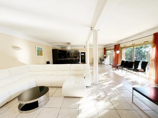 Luxe woning in Mougins, Alpes-Maritimes