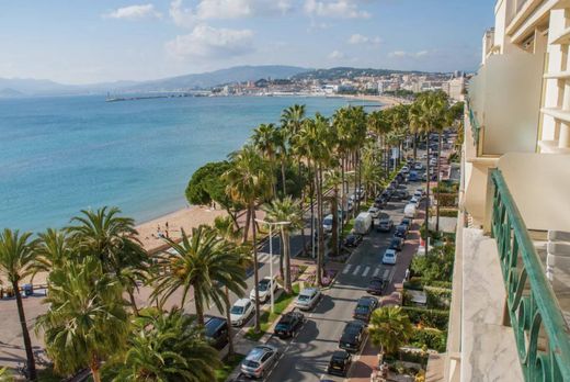 Apartment / Etagenwohnung in Cannes, Alpes-Maritimes