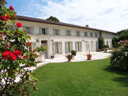 Rural or Farmhouse in Mortagne-sur-Gironde, Charente-Maritime