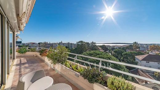 Apartment / Etagenwohnung in Cannes, Alpes-Maritimes