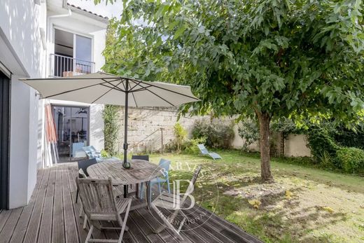 Casa di lusso a Le Bouscat, Gironda