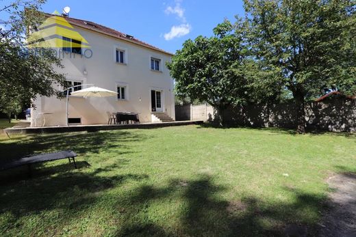 Casa de lujo en Villecresnes, Valle de Marne